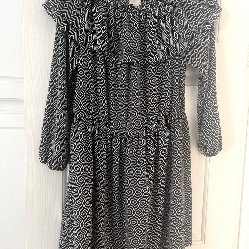 MICHAEL KORS Off The Shoulder Black White Lined Ruffled Dress Size Large NWOT